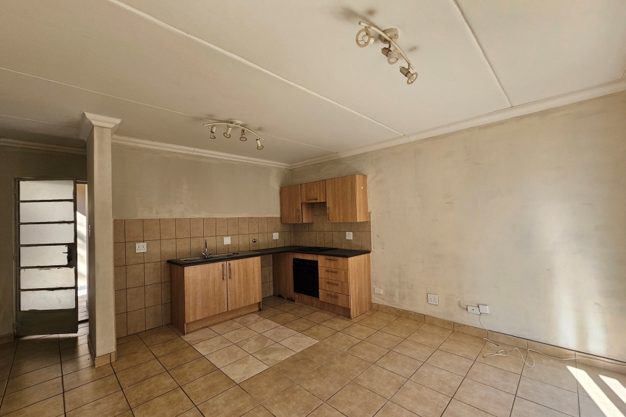 To Let 2 Bedroom Property for Rent in Geelhoutpark North West
